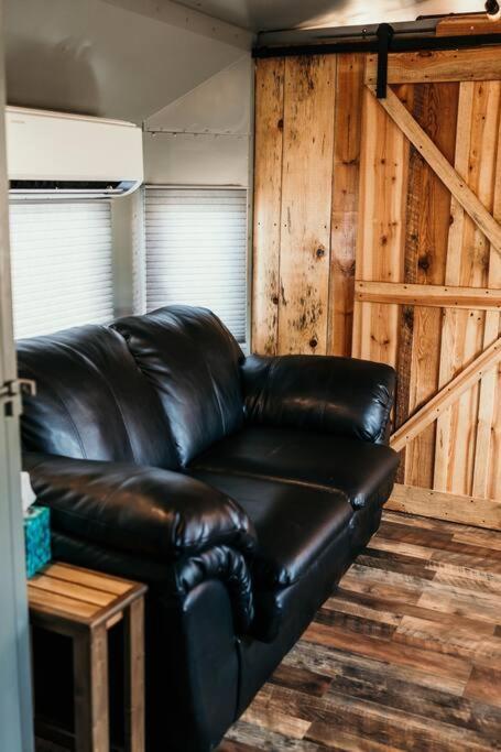 Bourbon Trail: Caboose On The Farm Villa Lawrenceburg Exterior photo