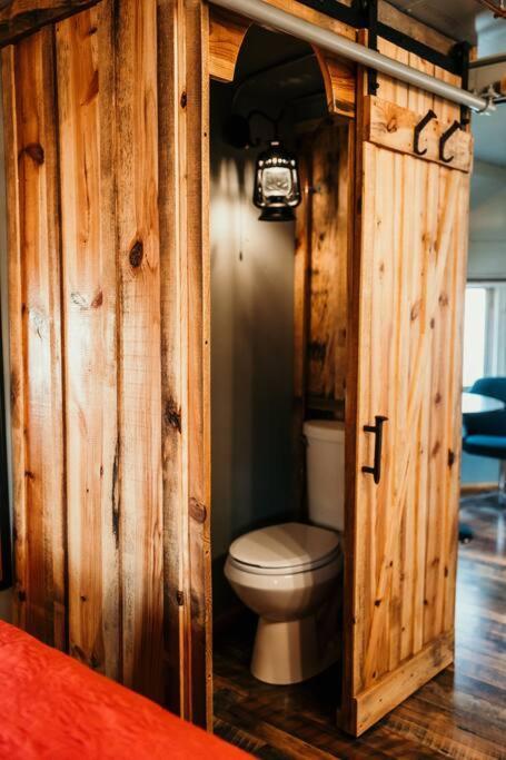 Bourbon Trail: Caboose On The Farm Villa Lawrenceburg Exterior photo