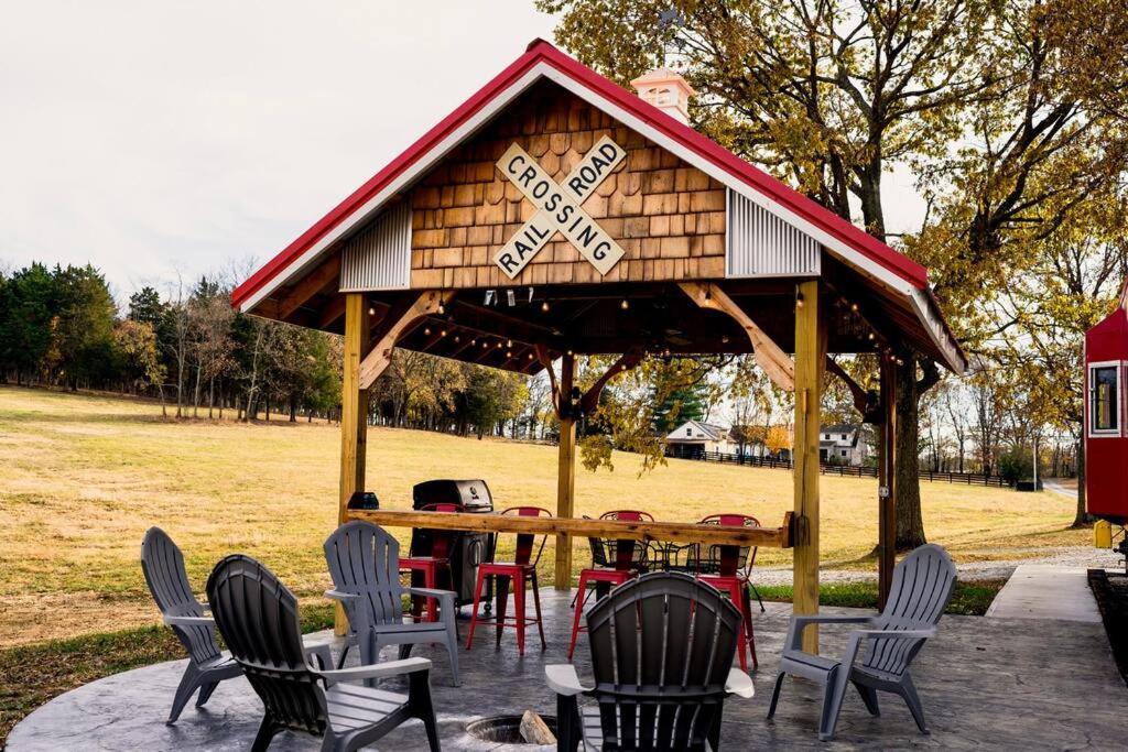 Bourbon Trail: Caboose On The Farm Villa Lawrenceburg Exterior photo