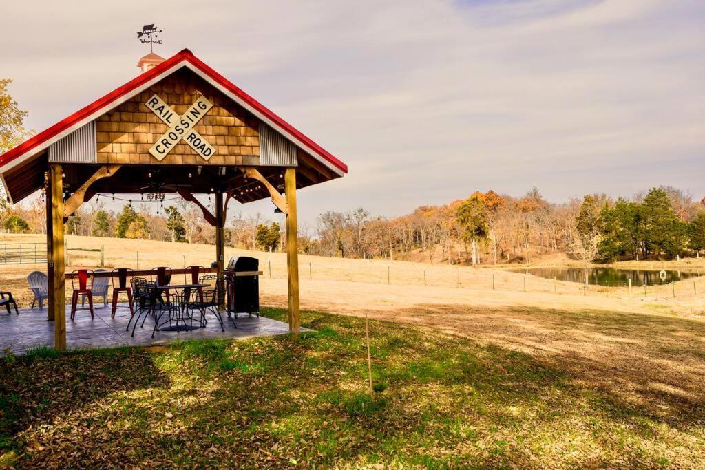 Bourbon Trail: Caboose On The Farm Villa Lawrenceburg Exterior photo