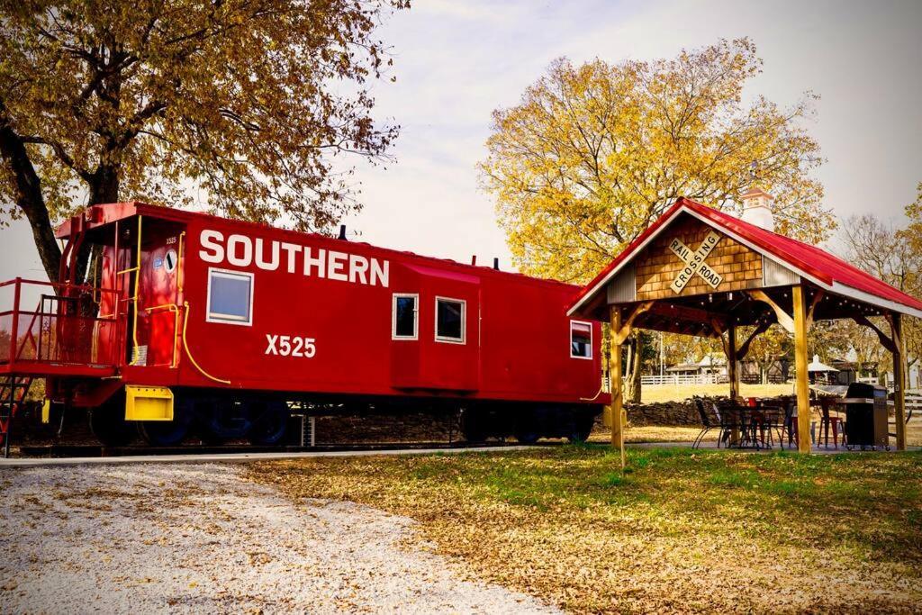 Bourbon Trail: Caboose On The Farm Villa Lawrenceburg Exterior photo