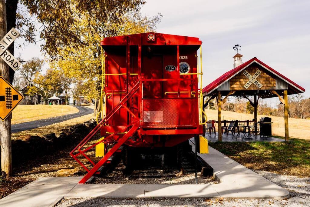 Bourbon Trail: Caboose On The Farm Villa Lawrenceburg Exterior photo