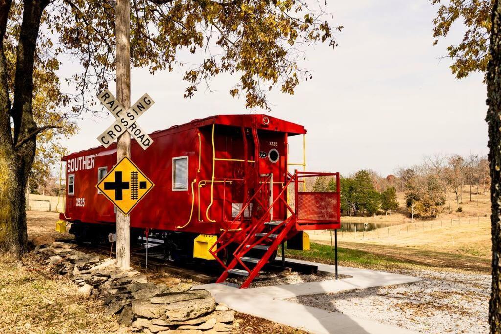 Bourbon Trail: Caboose On The Farm Villa Lawrenceburg Exterior photo
