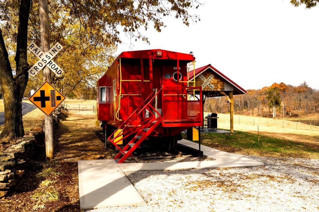 Bourbon Trail: Caboose On The Farm Villa Lawrenceburg Exterior photo