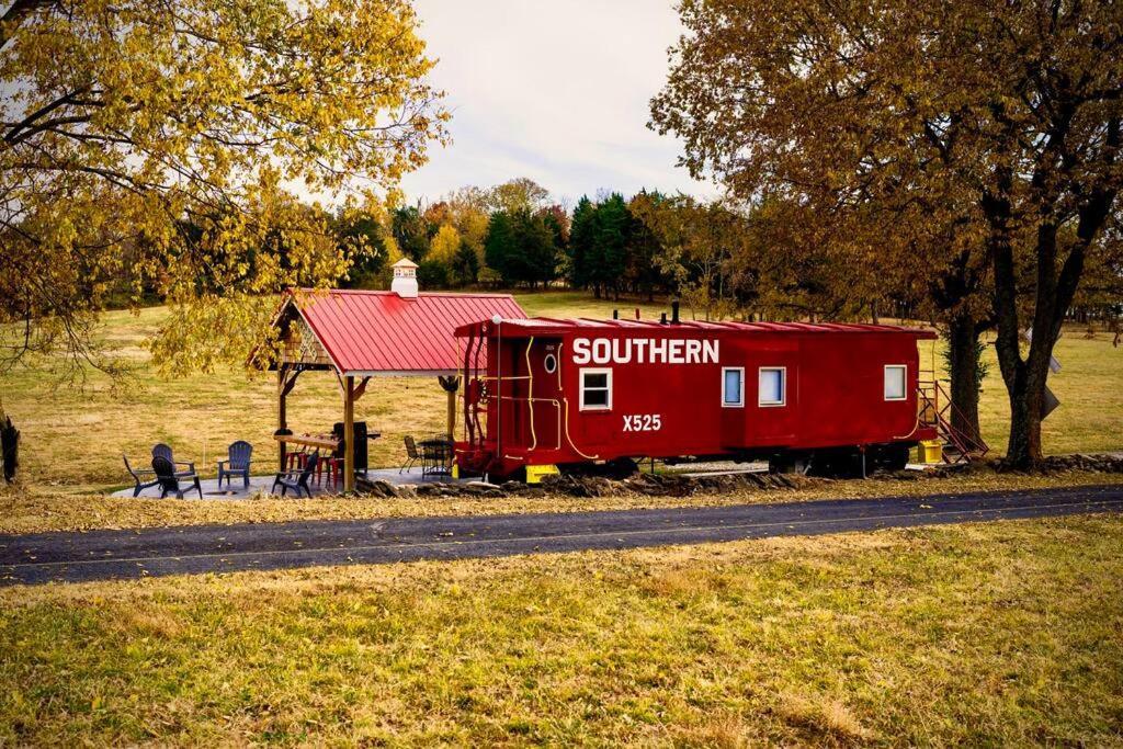 Bourbon Trail: Caboose On The Farm Villa Lawrenceburg Exterior photo