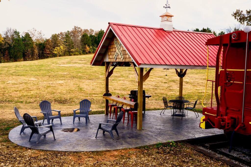 Bourbon Trail: Caboose On The Farm Villa Lawrenceburg Exterior photo