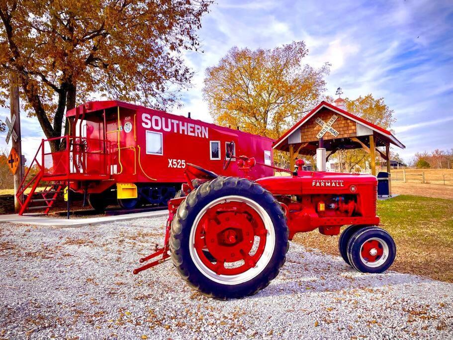 Bourbon Trail: Caboose On The Farm Villa Lawrenceburg Exterior photo